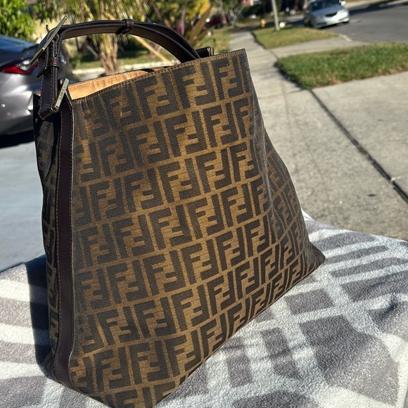 Fendi bag great condition - Picture 3 of 11